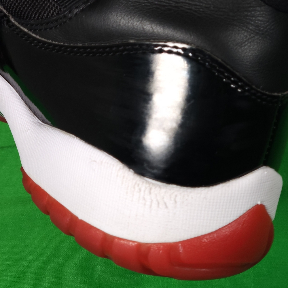 Nike Air Jordan Bred 11 Retro Size 10.5 Mens 378037-061 - Picture 6 of 10